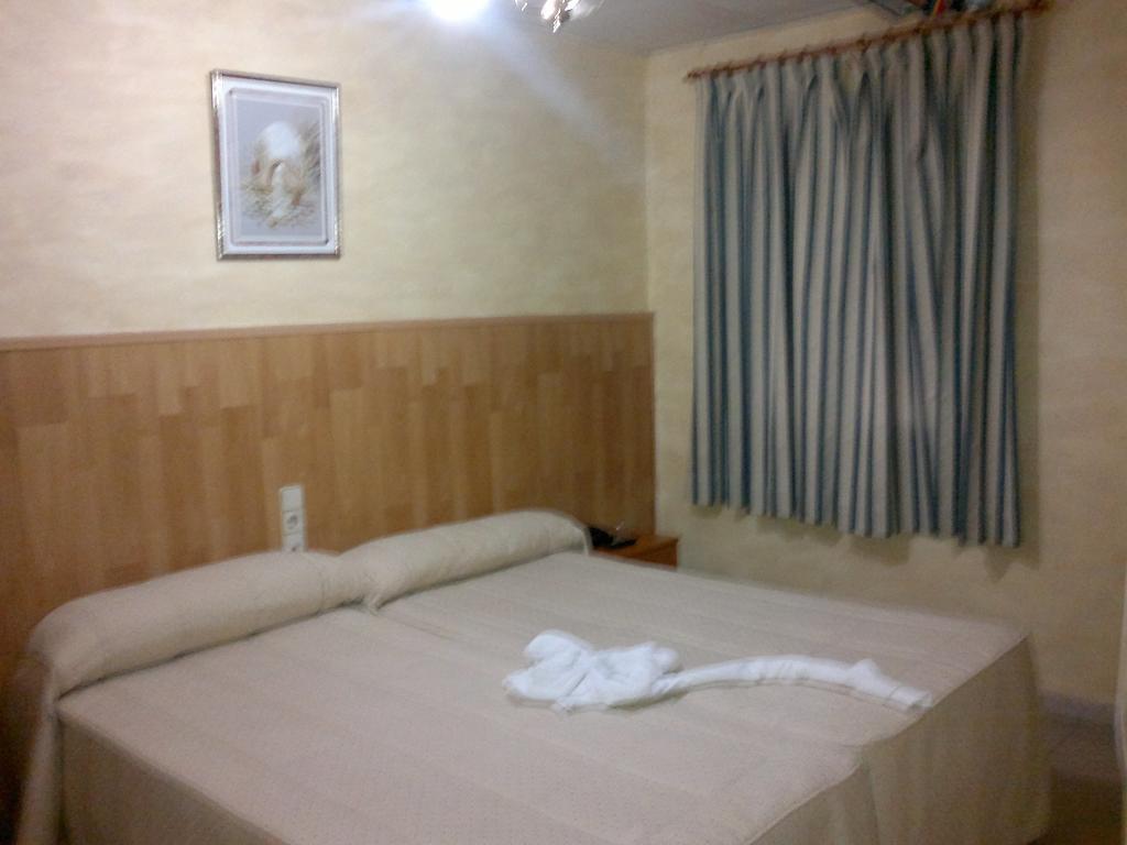 Hostal Mays Numancia de la Sagra エクステリア 写真