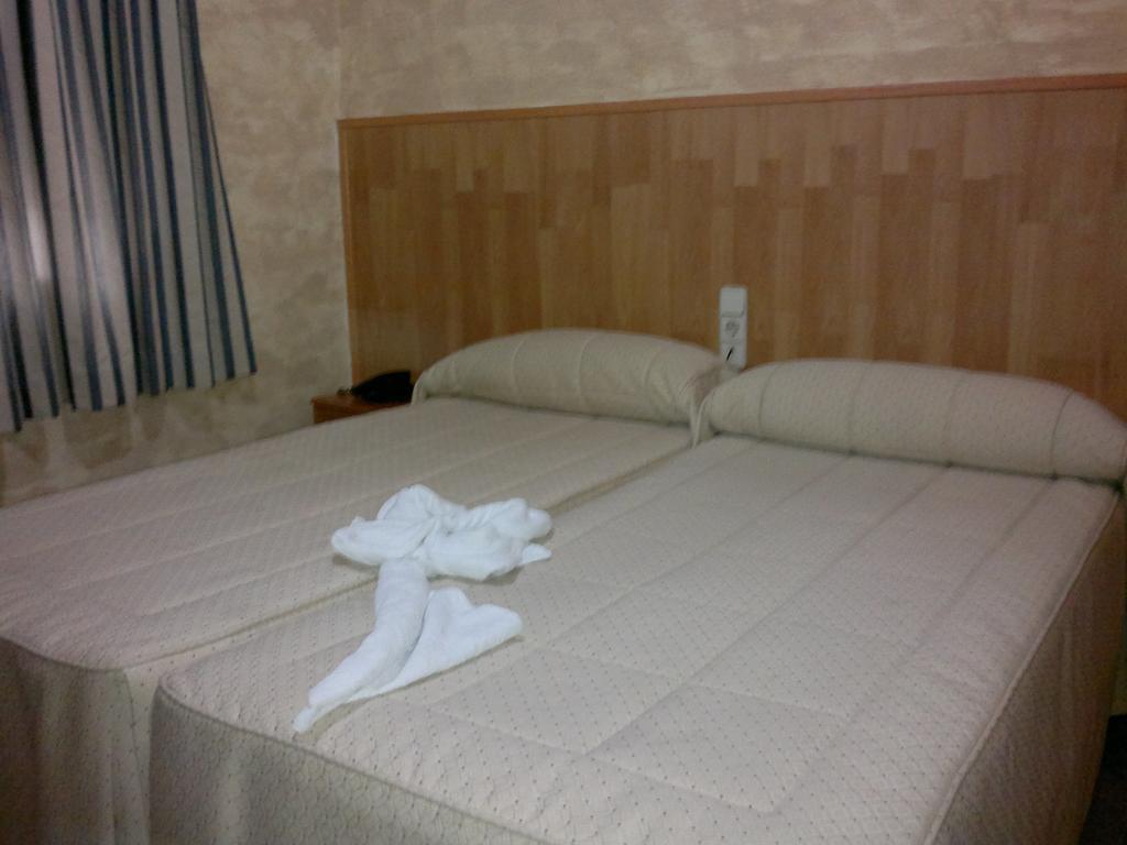 Hostal Mays Numancia de la Sagra エクステリア 写真